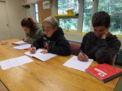 middle schoolers reading